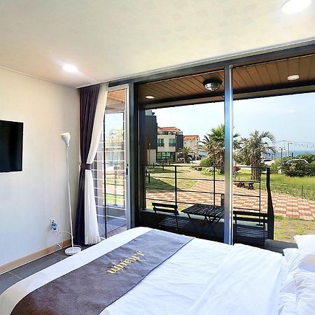 J Raum Resort Seogwipo Extérieur photo