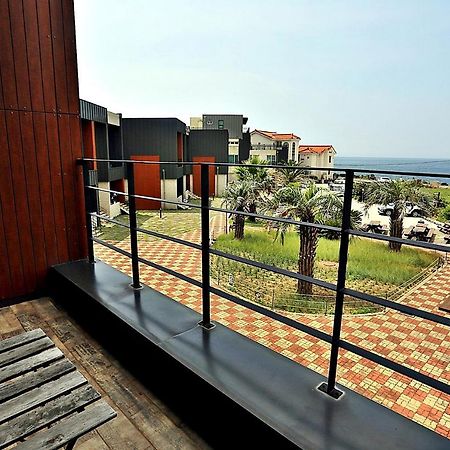J Raum Resort Seogwipo Extérieur photo
