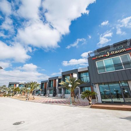 J Raum Resort Seogwipo Extérieur photo
