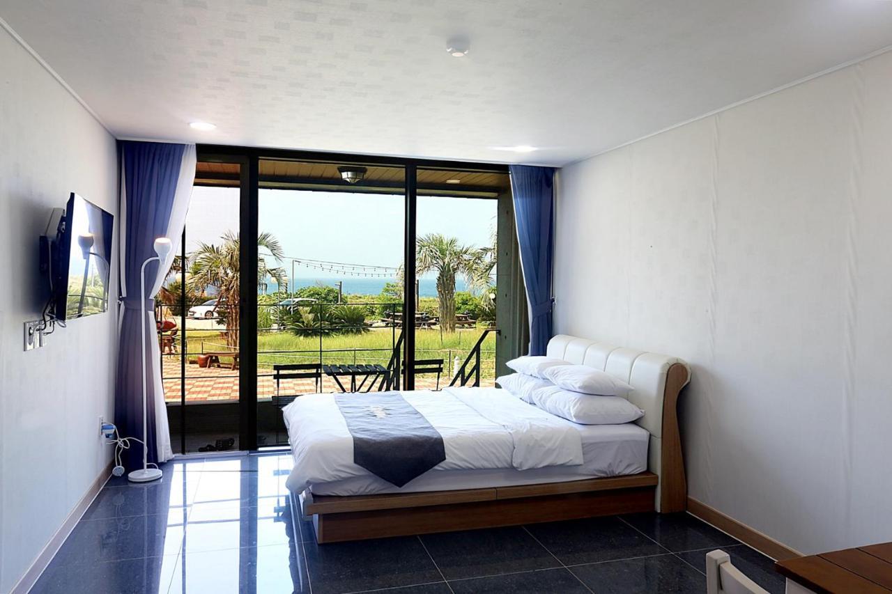 J Raum Resort Seogwipo Extérieur photo