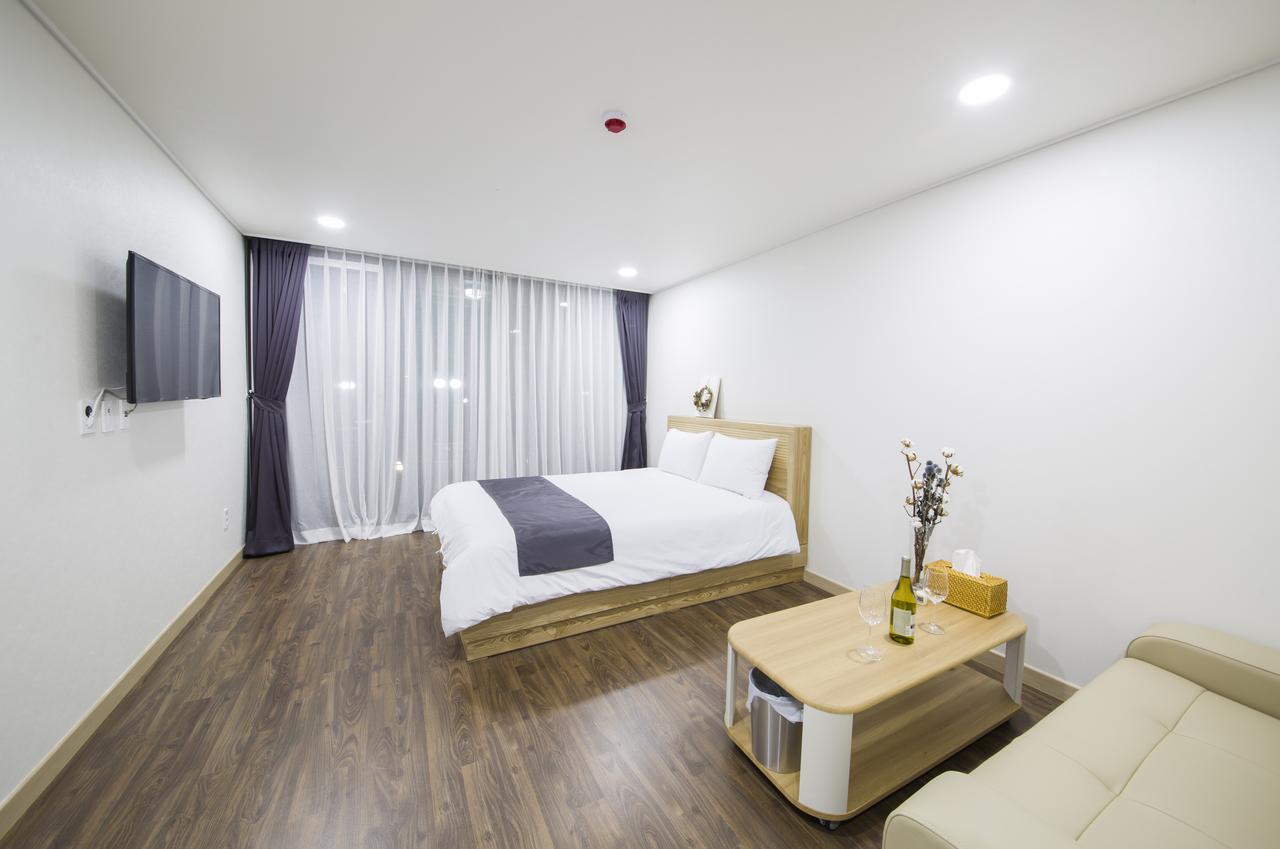 J Raum Resort Seogwipo Extérieur photo
