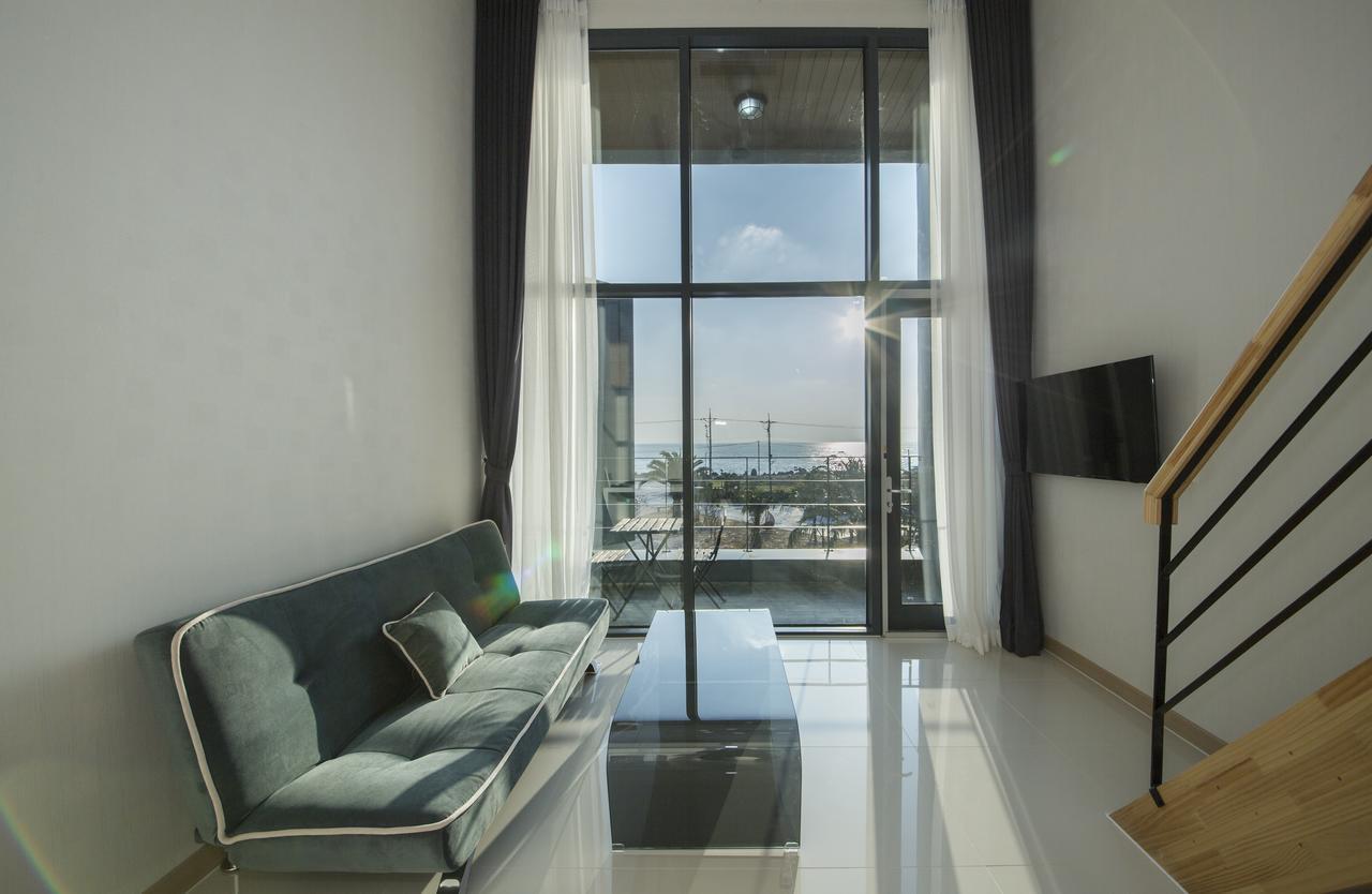 J Raum Resort Seogwipo Extérieur photo