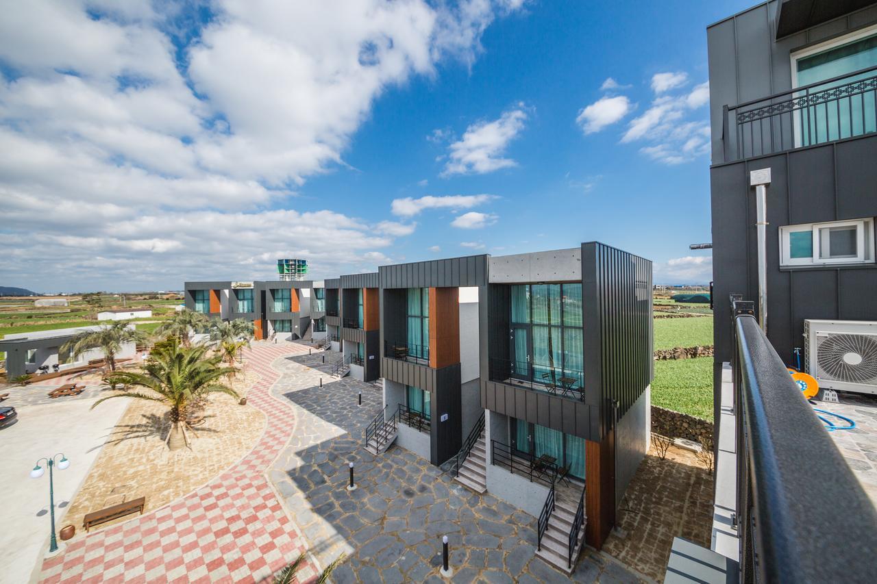 J Raum Resort Seogwipo Extérieur photo