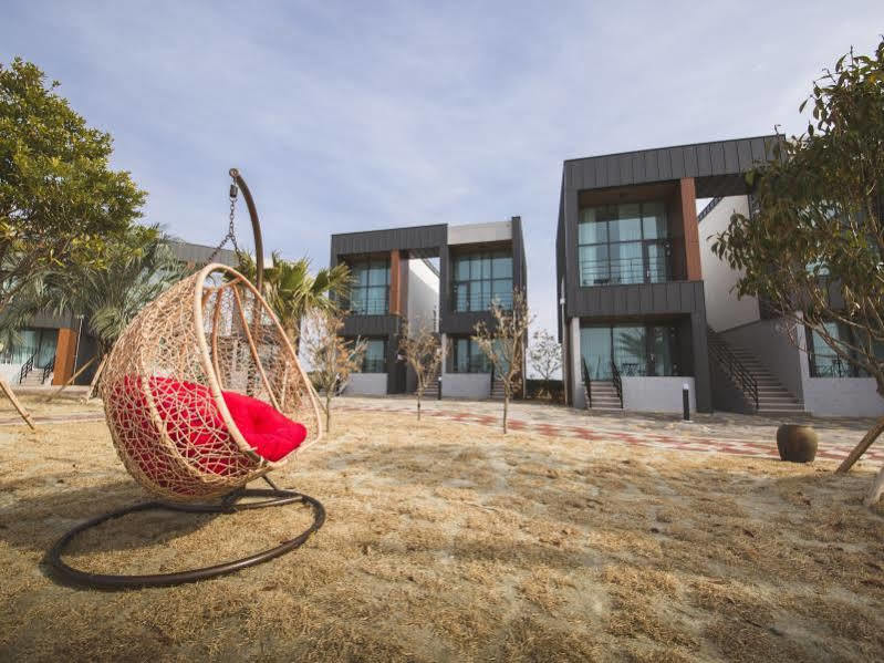 J Raum Resort Seogwipo Extérieur photo