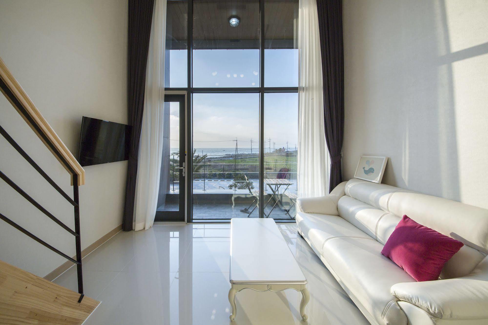 J Raum Resort Seogwipo Extérieur photo
