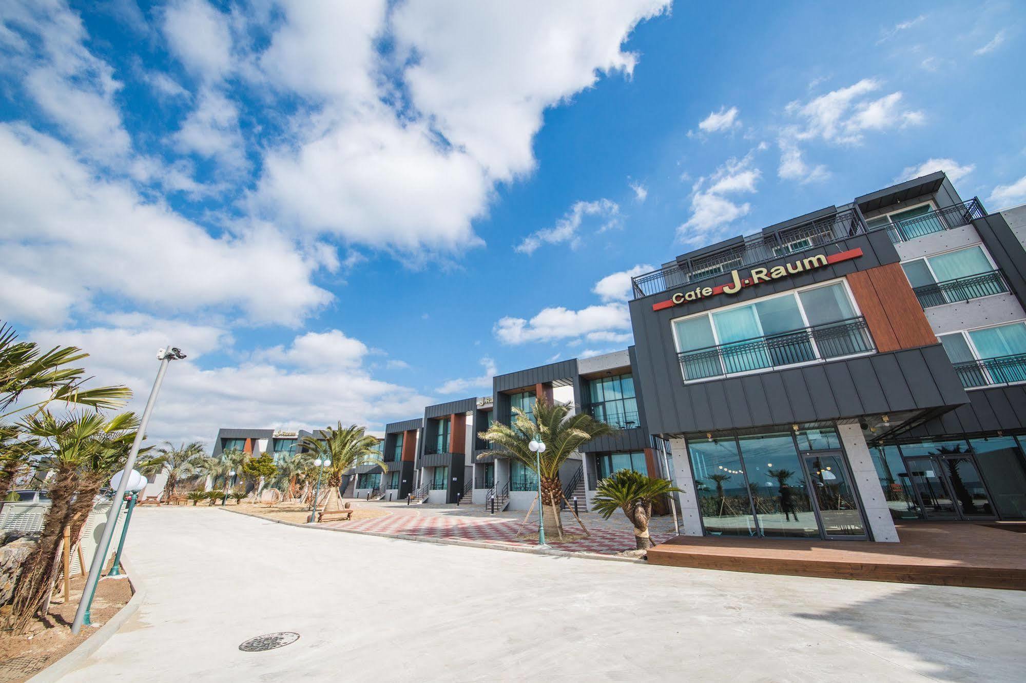 J Raum Resort Seogwipo Extérieur photo