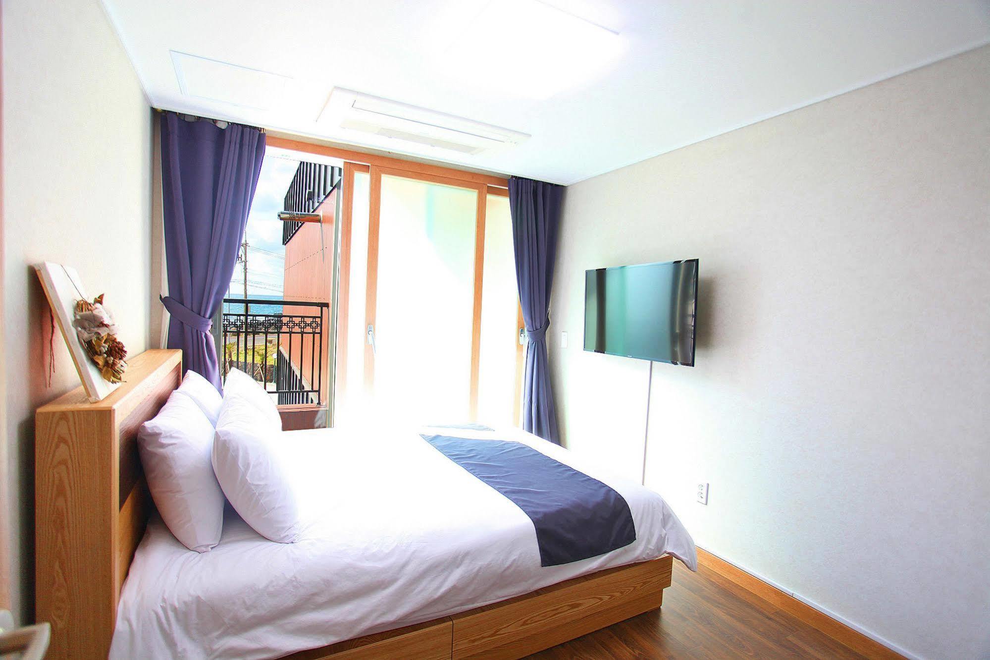 J Raum Resort Seogwipo Extérieur photo