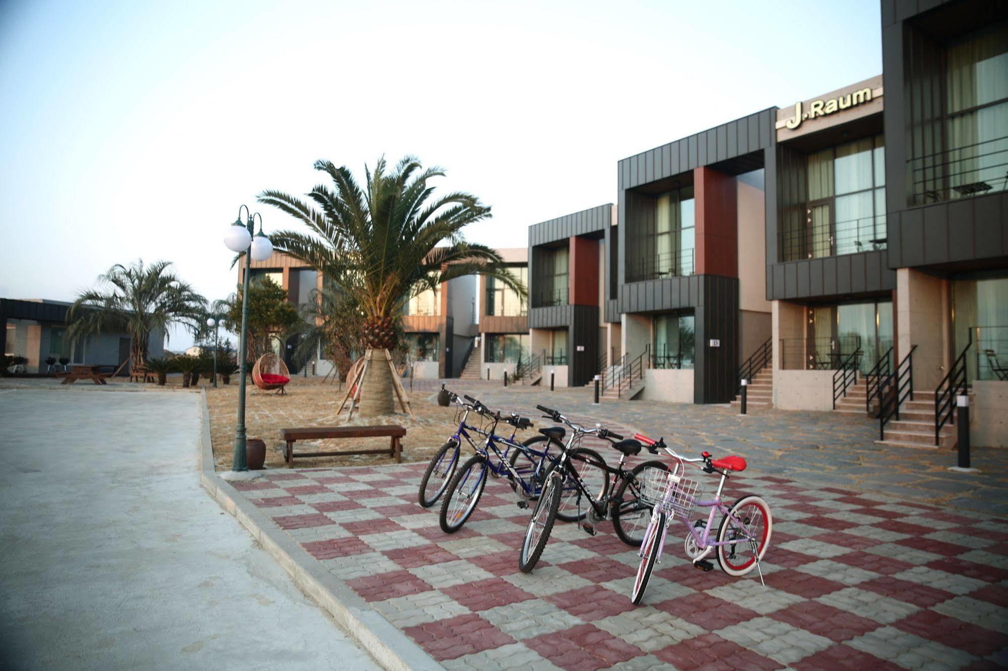 J Raum Resort Seogwipo Extérieur photo